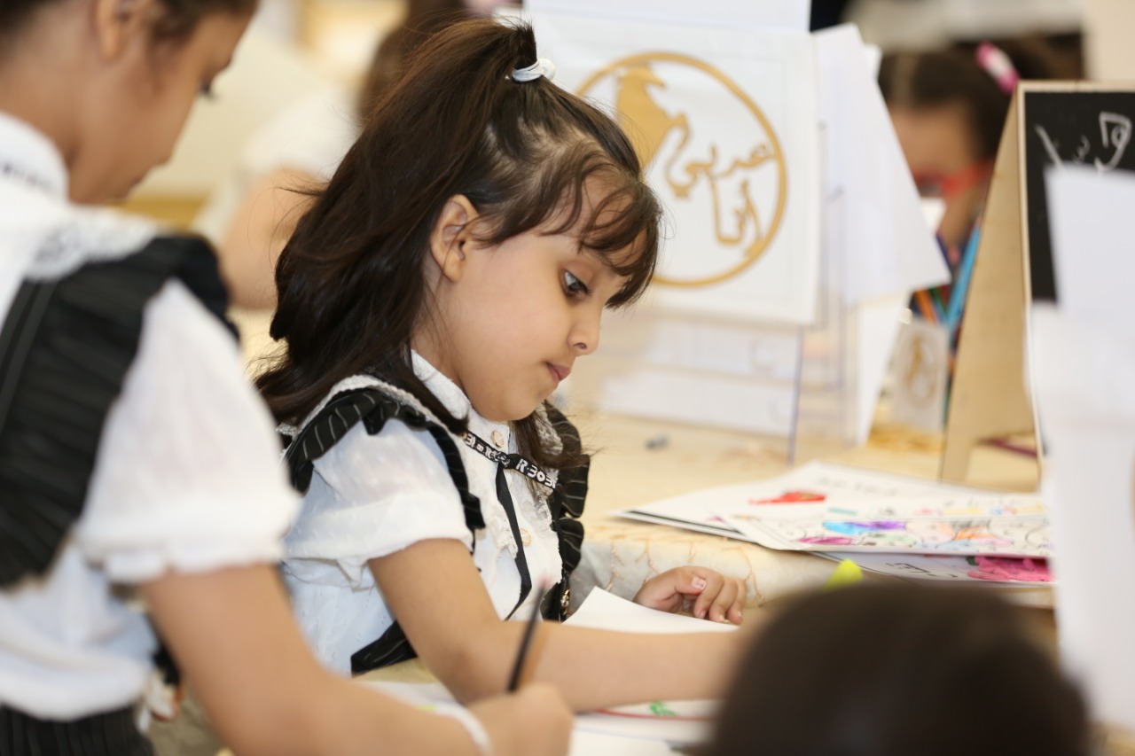 قسم الأدب يحتفي باليوم العالمي للغة العربية بمبادرة (عربي أنا)